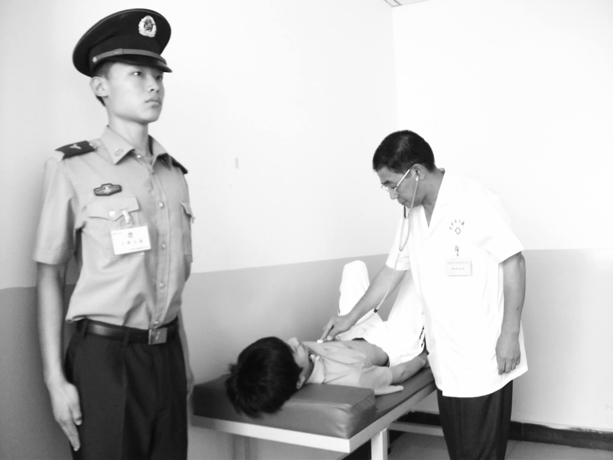 一米八八男人图片_成瘾的男人 米葫芦_米时米刻133约德尔人围着狐狸的图片