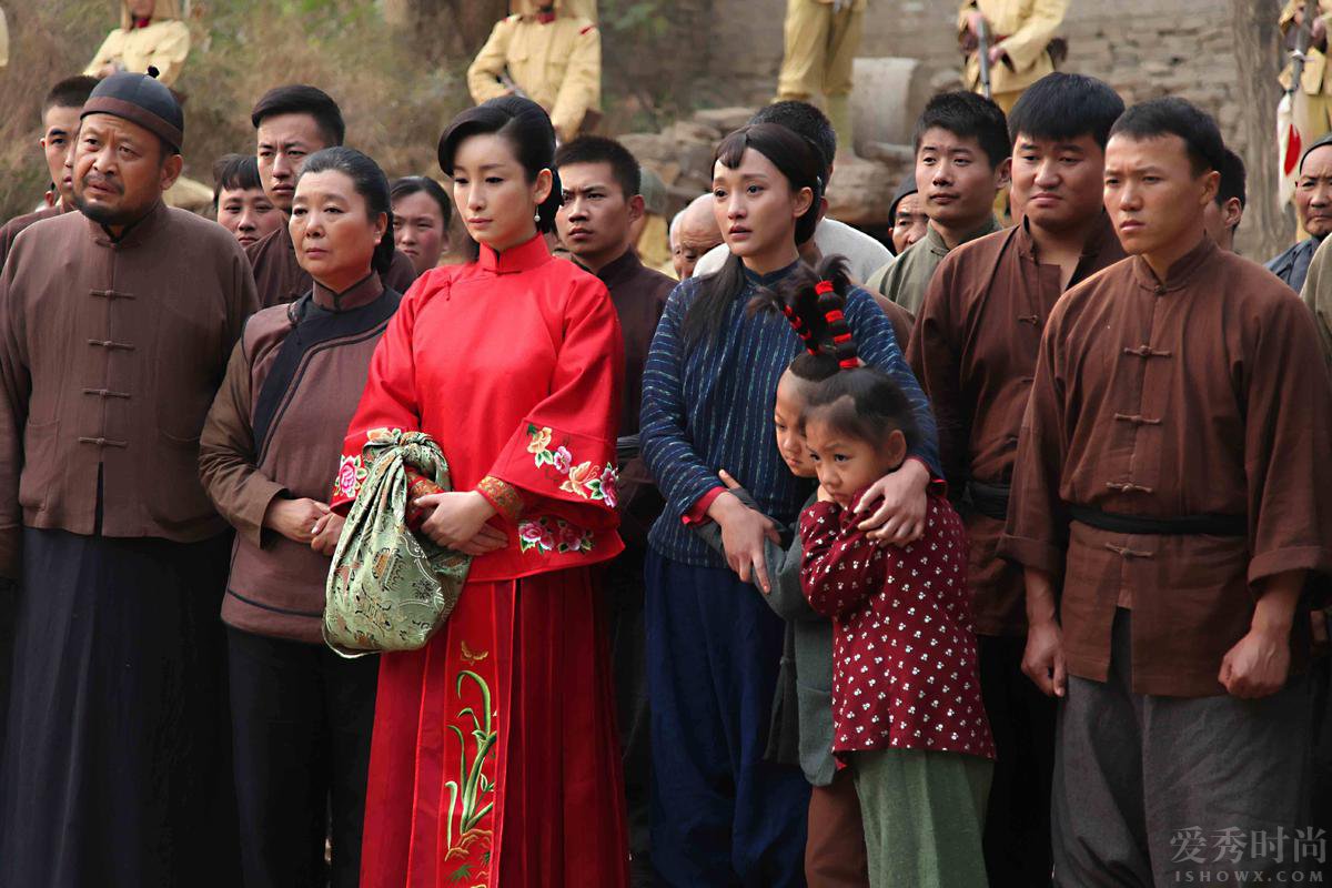 《红高粱》电视剧搬运于2014,由知名导演郑晓龙回事,并且由著名导演上映电视剧影星怎么视频图片