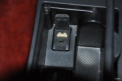 esata接口当成usb接口_usb接口输出显示器_1394接口与usb接口