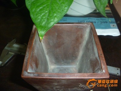 紫砂刻花 四方花盆 在里面种个花 放到茶社 书房 紫砂刻花 四方花盆 在里面种个花 放到茶社 书房