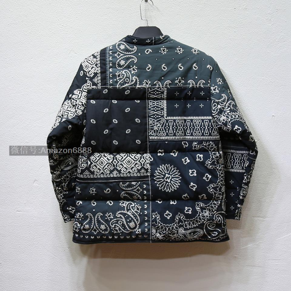 發:590💰 KAPITAL 19AW BANDANA DOWN JKT 腰果花棉袄夹克外套KAPITAL作为非常注重工艺的品牌,用了很多“奇特”的设计,近两年Archive古着风格崛起,很多人开始着用kapital的设计。比如笑脸,腰果花,古布等kapital铁打的元素进行融合创作。Kapital也是近年足够火热的亚文化属性牌子,将拼接与洗水大玩特玩,得到Asap rocky等IG红人追捧。看惯了Sup不断炒冷饭的老年腰果花,那这件八花六色的拼接腰果花绝对抢眼!kapital今年的腰果花系列也是ins最红的款式没有之一!就连LV卤蛋大光头都有上身同款紫色。原版购入后拆解,花型颜色版型1:1完美还原,先裁片后拼接,面料使用特殊工艺制作,类似人字纹手工缝制效果!增加复古感!特殊自然氧化做旧辅料!这个款式是一个内搭外穿都可以穿着的款式,准确来说,更多的是一款内搭叠穿的款式!这样的衣服在搭配时候要考虑到叠穿时候与其他衣服的兼容性,袖子等数据不可能做的非常宽松,搭配帽衫外传,道袍冲锋衣内搭等!无论是效果还是保暖度都是相当的不错的!强力机洗所带来的离心力,很容易会破坏整体版型美观性。建议轻机洗,手洗更佳!花色颜色版型一一对应,先裁片后拼接S 肩宽50 胸围120 衣长73 袖长60M 肩宽52 胸围124 衣长75 袖长61L 肩宽54 胸围128 衣长78 袖长62 發:590💰 KAPITAL 19AW BANDANA DOWN JKT 腰果花棉袄夹克外套KAPITAL作为非常注重工艺的品牌,用了很多“奇特”的设计,近两年Archive古着风格崛起,很多人开始着用kapital的设计。比如笑脸,腰果花,古布等kapital铁打的元素进行融合创作。Kapital也是近年足够火热的亚文化属性牌子,将拼接与洗水大玩特玩,得到Asap rocky等IG红人追捧。看惯了Sup不断炒冷饭的老年腰果花,那这件八花六色的拼接腰果花绝对抢眼!kapital今年的腰果花系列也是ins最红的款式没有之一!就连LV卤蛋大光头都有上身同款紫色。原版购入后拆解,花型颜色版型1:1完美还原,先裁片后拼接,面料使用特殊工艺制作,类似人字纹手工缝制效果!增加复古感!特殊自然氧化做旧辅料!这个款式是一个内搭外穿都可以穿着的款式,准确来说,更多的是一款内搭叠穿的款式!这样的衣服在搭配时候要考虑到叠穿时候与其他衣服的兼容性,袖子等数据不可能做的非常宽松,搭配帽衫外传,道袍冲锋衣内搭等!无论是效果还是保暖度都是相当的不错的!强力机洗所带来的离心力,很容易会破坏整体版型美观性。建议轻机洗,手洗更佳!花色颜色版型一一对应,先裁片后拼接S 肩宽50 胸围120 衣长73 袖长60M 肩宽52 胸围124 衣长75 袖长61L 肩宽54 胸围128 衣长78 袖长62